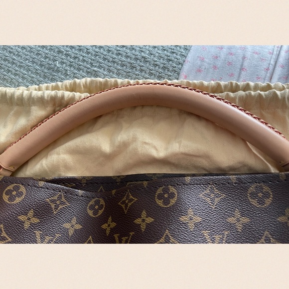 Authentic Louis Vuitton Artsy MM Bag Like New - Picture 7 of 16